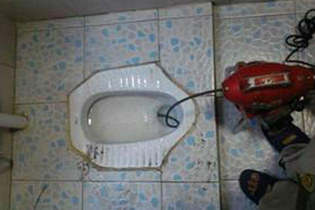 汉寿坡头洗澡水管漏水怎么维修,厕所管道周边渗水,化粪池清理公司